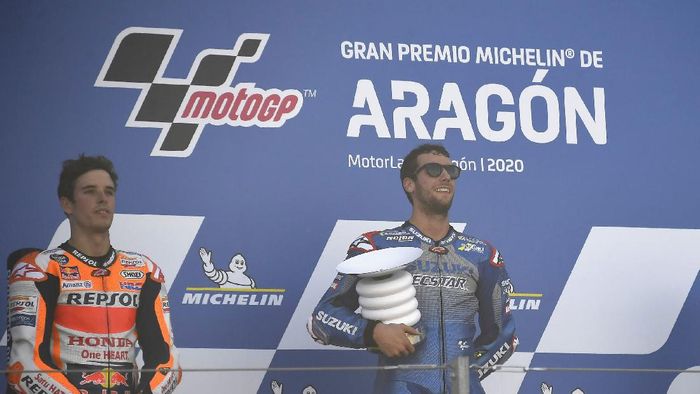 alex rins, alex marquez ALCANIZ, SPAIN - OCTOBER 18: (L-R) Alex Marquez of Spain and Repsol Honda Honda, Alex Rins of Spain and Team Suzuki ECSTAR and Joan Mir of Spain and Team Suzuki ECSTAR celebrate on the podium during the MotoGP race during the MotoGP of Aragon at Motorland Aragon Circuit on October 18, 2020 in Alcaniz, Spain. (Photo by Mirco Lazzari gp/Getty Images)