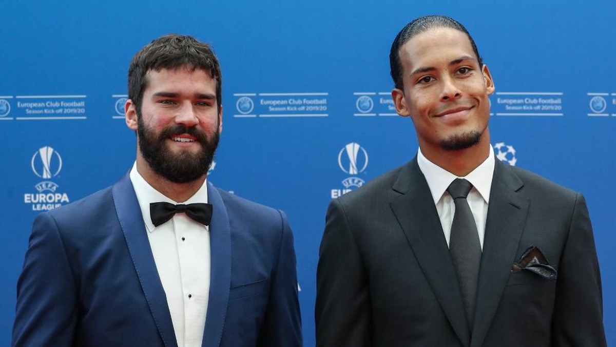 Liverpool harus bertanding tanpa Alisson Becker dan Virgil van Dijk di laga-laga mendatang. (Foto: AFP/VALERY HACHE)