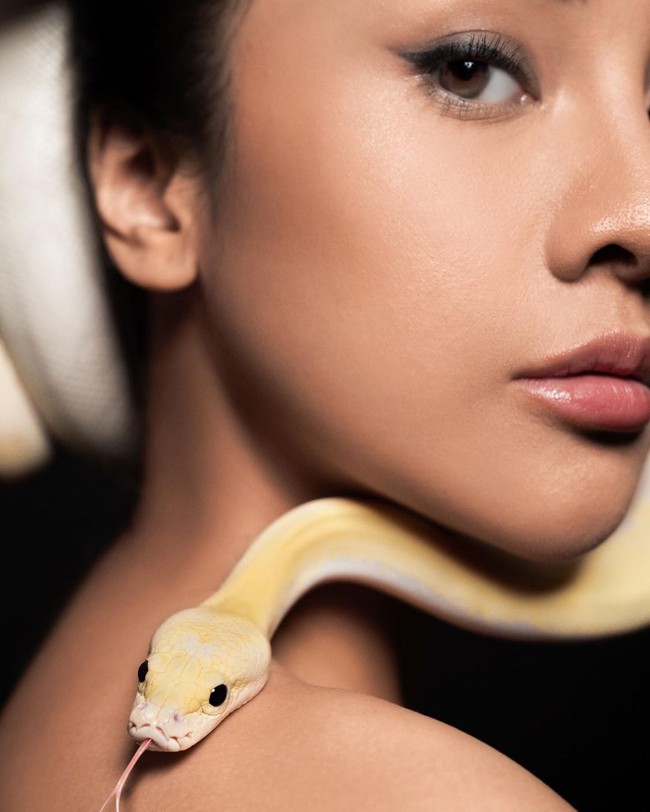 Dalam caption, pemain film Rembulan Tenggelam di Wajahmu itu pun menulis, Takut tuh sama tuhan, jangan sama uler. Apalagi takut ditinggalin sama kamu. Gak ada apa-apanya , Foto: Instagram @winstongomez