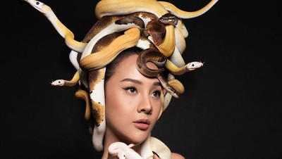 Pesona Anya Geraldine Pemotretan Bareng Ular Piton yang Mencuri Atensi