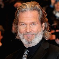 Aktor Jeff Bridges bertemu dengan istrinya, Susan Geston, saat syuting film Rancho Deluxe di sebuah peternakan. Kala itu Susan bekerja di sana sebagai waitress. Foto: Getty Images/Jason Kirk