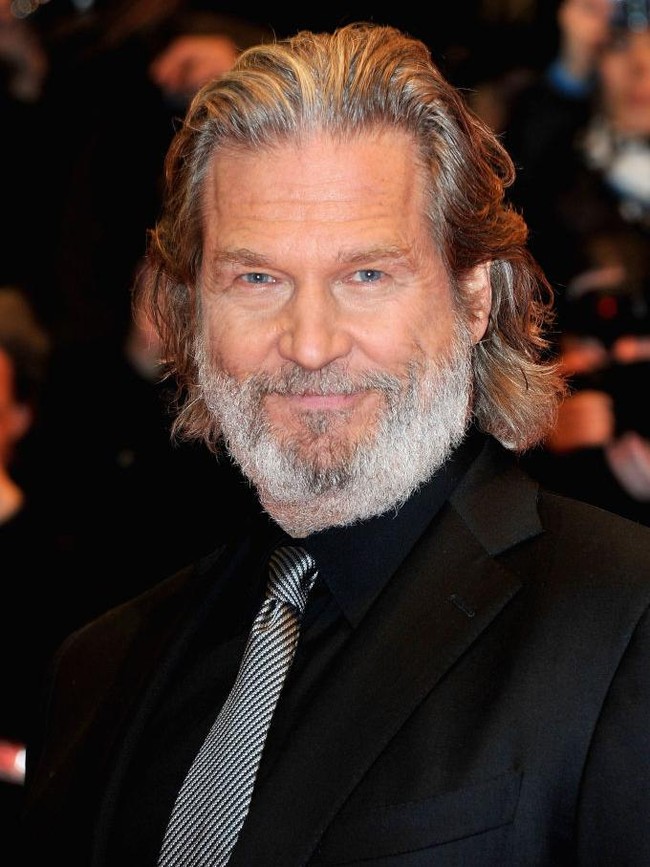 Aktor Jeff Bridges bertemu dengan istrinya, Susan Geston, saat syuting film Rancho Deluxe di sebuah peternakan. Kala itu Susan bekerja di sana sebagai waitress. Foto: Getty Images/Jason Kirk