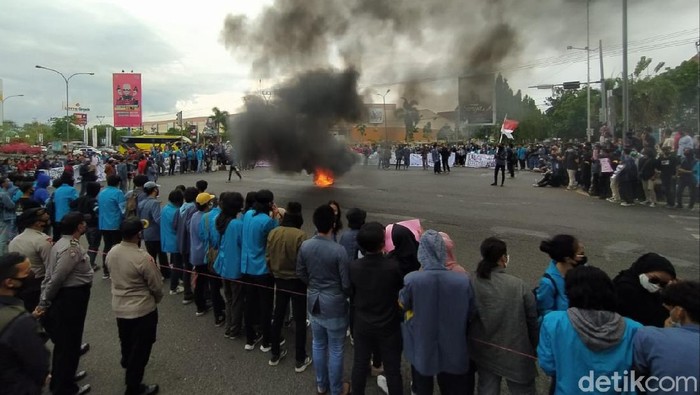 Demo mahasiswa Cirebon tolak omnibus law 19 oktober 2020
