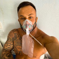 Tampaknya masih ada orang yang belum percaya atau menganggap serius pandemi Corona. Kisah seorang selebgram ini pun seharusnya bisa mengubah pikiran mereka. Sempat tidak meyakini COVID-19, pria berbadan kekar itu menghembuskan napas terakhirnya setelah terinfeksi Corona. Foto: Instagram @stuzhuk_dmitriy