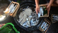 Bandeng Presto pertama diproduksi pada tahun 1977 oleh Hanna Budimulya yang lahir di Pati, awalnya diproduksi dalam skala kecil namun seiring waktu banyak digemari masyarakat sehingga produksinya semakin lama semakin berkembang.  