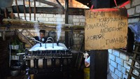 Pemasaran bandeng presto sendiri meliputi pasar- pasar tradisional di Jawa Tengah, Jawa Timur, Yogyakarta dan kota Jakarta dengan harga Rp8000 per kotak (isi 3-4) untuk bandeng masak dan Rp8000-10.000 per kotak (isi 2) untuk bandeng goreng.  