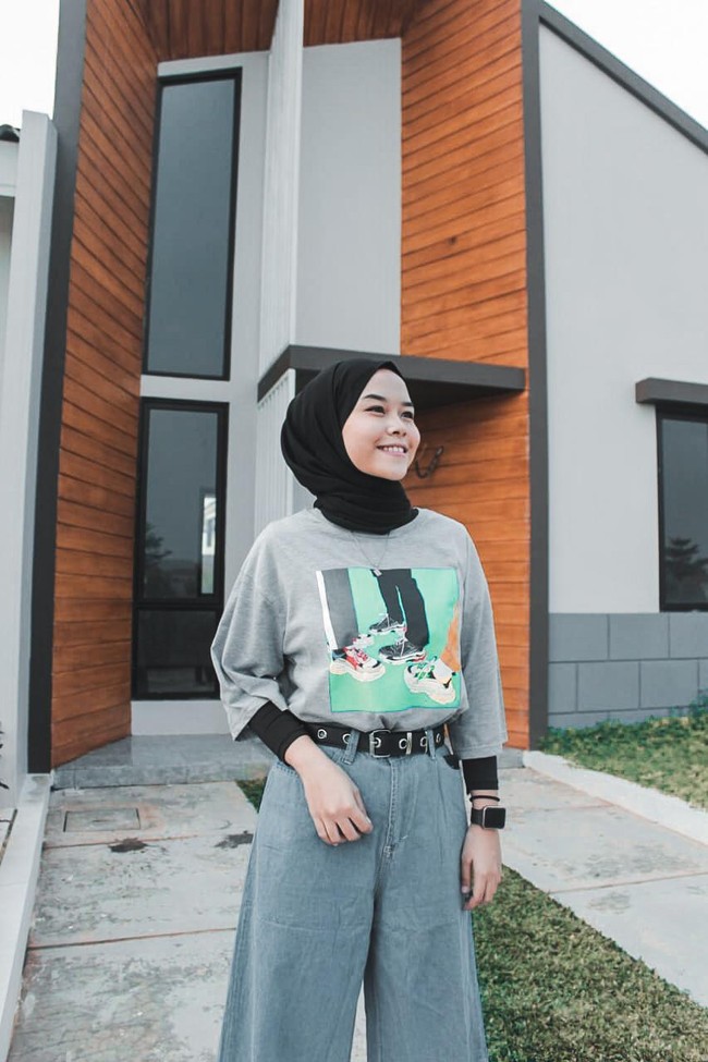 Netizen pun ramai menanggapi video tersebut, ada yang ingin glowing seperti Gisel hingga memberikan semangat pada remaja tersebut.Kakk, seriuus aku nanya, untuk badan pake apa kak? Supaya putih bersih gitu kak, jawab jujur ya kak , makasih kak, tanya akun @Chocochesee. Foto: Dok. pribadi Gisel.