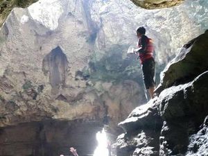 Serunya Basah-basahan di Goa Pindul