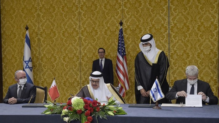 Israel dan Bahrain secara resmi menjalin hubungan dipolomatik. Kedua negara menjalin sejumlah kerja sama.