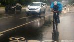 Jakarta Diguyur Hujan di Siang Hari