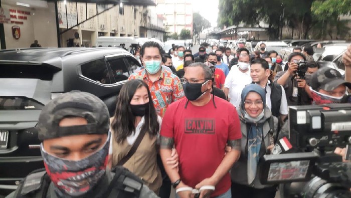John Kei diserahkan ke Kejati DKI Jakarta.