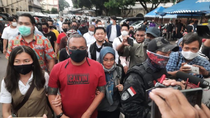 John Kei diserahkan ke Kejati DKI Jakarta.