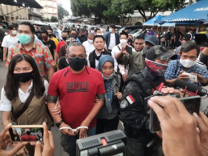 John Kei diserahkan ke Kejati DKI Jakarta.