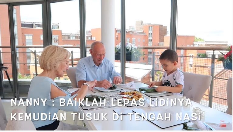 Momen Seru Kakek Nenek di Inggris Saat Cicip Makanan Indonesia