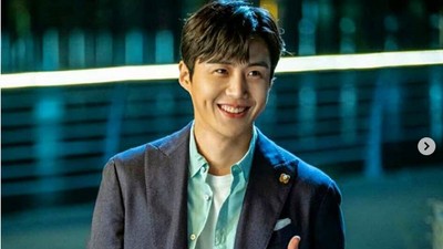 8 Foto Kim Seon Ho, Bos Ganteng di Drakor Start-Up yang Bikin Hati Meleleh