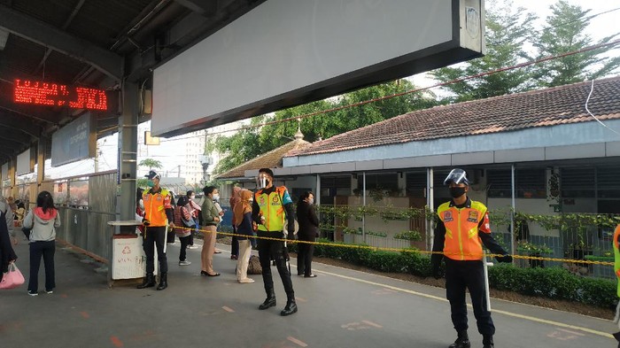 KRL stasiun Bekasi KRL stasiun bekasi