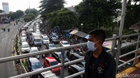 Kemacetan terlihat dari JPO.