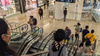 Selama menunggu, mal bertahan dengan konsep baru yakni dari ritel menjadi penghubung (hub).