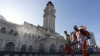 Seperti dilaporkan kantor berita Bernama dan dilansir Channel News Asia, Senin (19/10/2020), angka 871 kasus Corona dalam sehari mencetak rekor terbaru untuk tambahan kasus harian tertinggi di Malaysia dan mengalahkan rekor sebelumnya pada Sabtu (17/10) waktu setempat dengan 869 kasus dalam sehari.