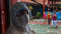 Lembaga Pemasyarakatan (Lapas) Perempuan Kelas IIA Pekanbaru, Riau, kini ibarat rumah sakit dadakan yang merawat pasien COVID-19.