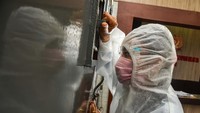 Meski begitu, pihak Lapas Pekanbaru terus berupaya keras merawat napi yang terkonfirmasi COVID-19 dengan segala keterbatasan.