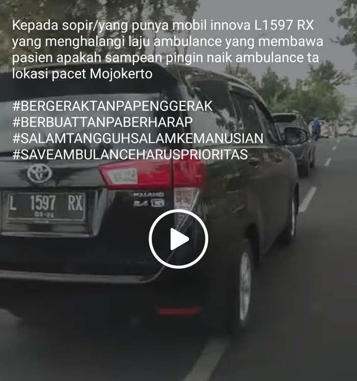 Video mobil Toyota Kijang Innova menghalangi laju ambulans di kawasan wisata Pacet, Kabupaten Mojokerto, viral di medsos. Padahal ambulans tersebut sedang terburu-buru mengevakuasi 2 korban kecelakaan ke rumah sakit.