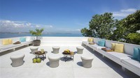 Untuk pilihan dua kamar mempunyai pemandangan sky terrace. Bernuansa putih resort ini memiliki pemandangan Laut China Selatan. (Montigo resort)