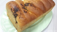 Pihaknya membawa konsep roti jadul, namun dengan sentuhan kekinian. Disebut jadul karena semua roti masih dibuat menggunakan resep dari tahun 1967.