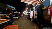 Dari beberapa kendaraan yang terparkir di Dejafoo, masing-masing menyajikan menu makanan dan minuman yang berbeda-beda. Diantaranya kendaraan VW Combi yang dimodifikasi menjadi tempat menyajikan kopi, atau VW Combi dan mobil box yang dimodifikasi menjadi tempat penyajian makanan dan minuman.