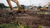 Tanah dari galian waduk ini akan dibuang ke Ancol, Tegal Alur dan RW 04 Semanan.