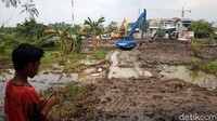 Diharapkan dengan dibuatnya waduk sebagai tandon air, wilayah RW 01 Kelurahan Semanan bisa bebas dari banjir.