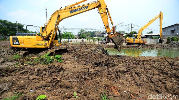 Pembuatan Waduk untuk Atasi Banjir di Semanan Jakbar Pemkot Jakarta Barat tengah membangun waduk di RW 01 Kampung Duri, Kelurahan Semanan, Kalideres, Jakarta Barat. Waduk ini untuk menampung air saat musim hujan.