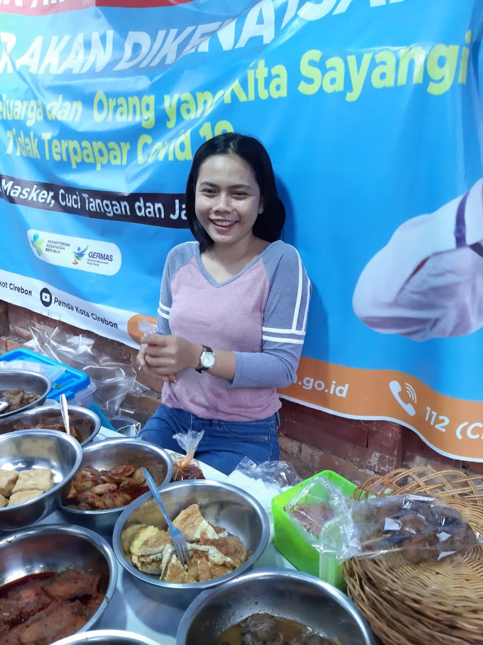 Penjual Nasi Jamblang Cantik di Cirebon