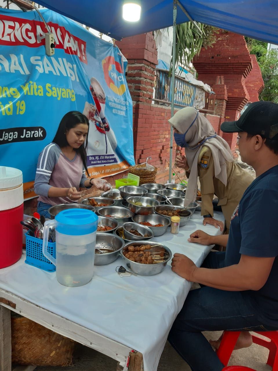 Agista Si Cantik yang Sukses Jualan Nasi Jamblang