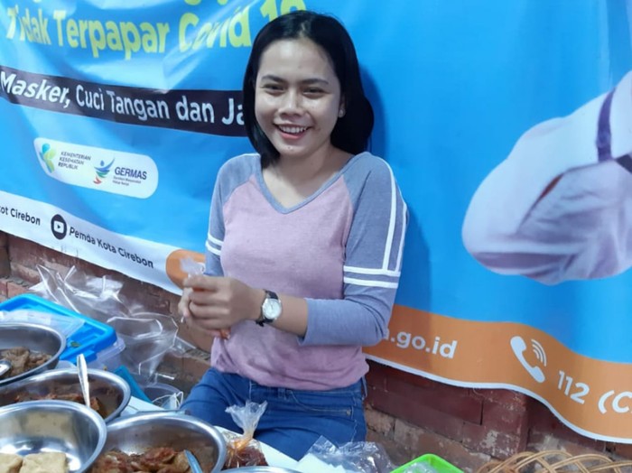 Agista Si Cantik yang Sukses Jualan Nasi Jamblang 