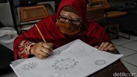 Rumah Batik Pal Batu sempat tutup karena Pandemi COVID-19. Tetapi saat ini Rumah Batik itu kembali bangkit dengan menghadirkan berbagai motif terbaru seperti motif COVID-19 yang tengah melanda Jakarta.