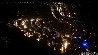 Penampakan kemacetan di salah satu ruas jalan Ibu Kota usai Jakarta diguyur hujan.