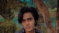 Nama Renald Ramadhan tak asing di kalangan pencinta sinetron. Karirnya melambung usai membintangi sinetron Dari Jendela SMP. Foto: Instagram renaldrmdhnreal / renations_official / renald_rmdhn22