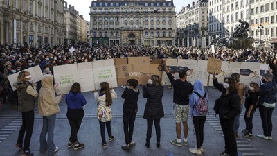 Ribuan Orang Kumpul di Paris Protes Pemenggalan Guru