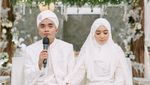 Santainya Taqy Malik Saat Makan di Pesawat dan Ngemil Kurma Muda