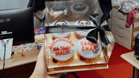 Oh gini rasanya dikasih kejutan sama ukhti-ukhti, kata Taqy. Ia mendapat sekotak cupcake dengan gambar wajah dan nama Taqy. Foto: instagram @taqy_malik
