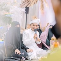 Menikah lagi, Taqy Malik banyak memperoleh doa dan ucapan selamat dari rekannya dan selebriti tanah air. Mabruk samara syiekh langsung beranak pinak ya biar ngebuut , kata Arie Untung. Mabruuuukkk, semoga sakinah mawaddah warahmah, bahagia dunia akherat , tulis @syakirdaulay. Foto: Dok. Instagram @hijazpictura.