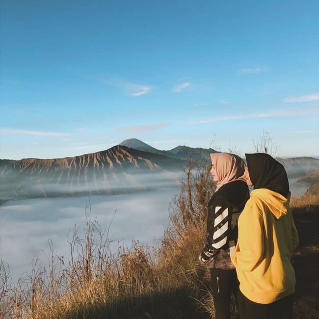Di akun Instagramnya, Serell Thalib kerap mengunggah aktivitasnya saat travelling. Seperti ke Pulau Komodo, Labuanbajo, Malang, Bali dan beberapa negara lainnya. Ia juga mengabadikan saat dirinya berada di atas gunung. Foto: Instagram @sherel_thalib.