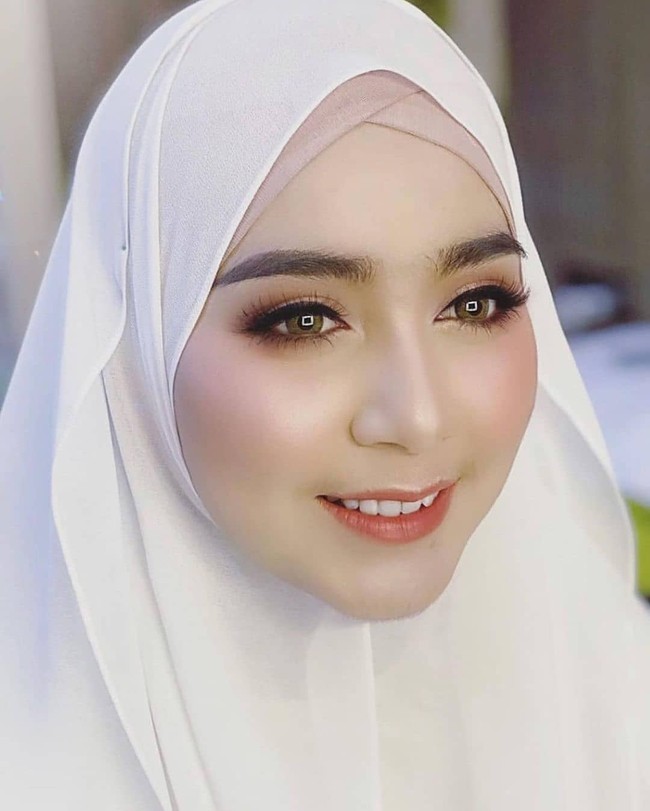 Acara ijab kabul Taqy Malik dan Serell Thalib yang bernuansa serba putih digelar sesuai dengan protokol kesehatan dan berjalan khidmat. Bismillah. Yaa.. Ahmad Taqy Yudin Malik, saya nikahkan dan kawinkan puteri saya Serell Nadira puteri kandung saya kepadamu, dengan mas kawinnya sebentuk cincin berlian dan emas Antam 48 gram tunai, kata ayah Serell. Foto: Instagram @serelltaqy.story.