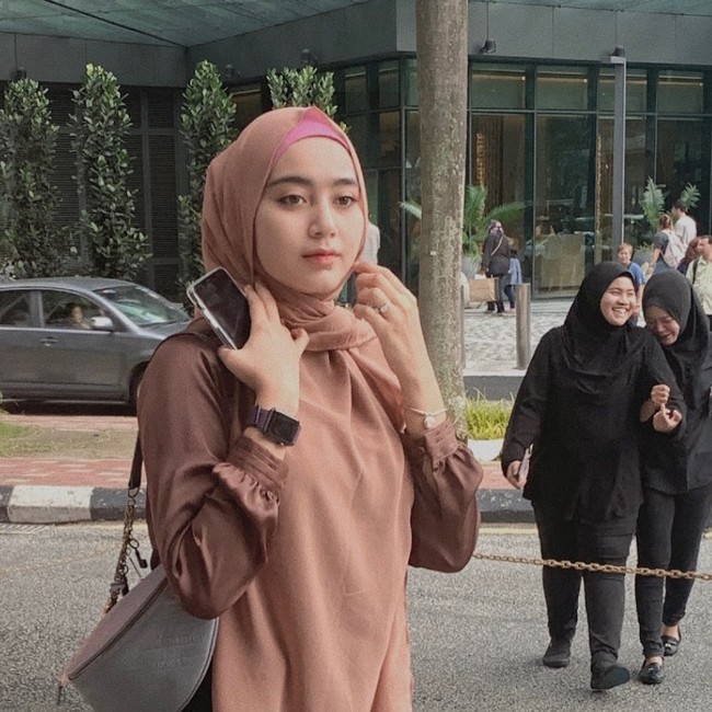 Usia Serell Thalib diketahui tak jauh dengan Taqy Malik. Taqy sendiri berusia 23 tahun. Sedangkan Serell masih duduk dibangku kuliah. Foto: Instagram @sherel_thalib.