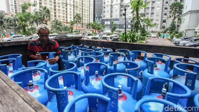 PT Pertamina (Persero) dikabarkan akan menarik tabung biru Elpiji 12 kilogram (kg). Selanjutnya, Pertamina memasok ke konsumen tabung Bright Gas 12 kg.