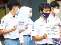 Anak SMA di Semarang Gelar Aksi Cinta Damai & Tolak Demo Anarkis