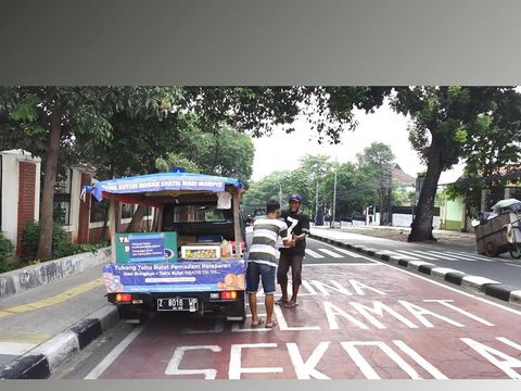 Tahu Bulat Ini Dibagikan Gratis untuk Orang Membutuhkan
