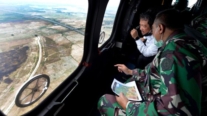 Wamenhan Tinjau Lahan Calon Food Estate di Jawa Barat Wakil Menteri Pertahanan RI, Sakti Wahyu Trenggono meninjau calon lahan food estate di Subang dan Karawang, Jawa Barat. Begini aksinya.