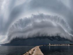 Juara Dunia Fotografi Cuaca, Indah Tapi Menyeramkan